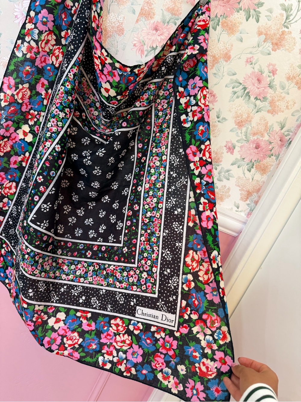 Scarf Subcategory Identification - Picture 5 of 5